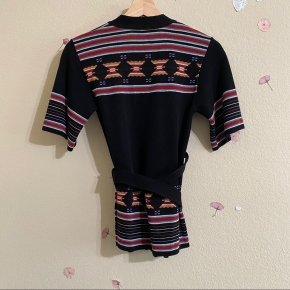 VTG Escapades - 70s Wrap Top - Picture 2 of 7